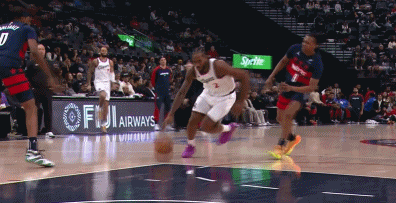 j9九游会官方登录身体状态很棒！小卡单骑闯关单手飞扣 直接打停奇才