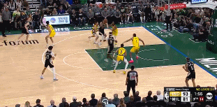 j9九游会官方登录平地起惊雷！罗林斯突破抛传 字母哥垂直上升单臂空接砸扣