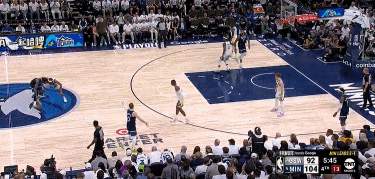 j9九游会老哥俱乐部交流玩火！爱德华兹连续出现失误 勇士利用反击连投带罚迫近比分