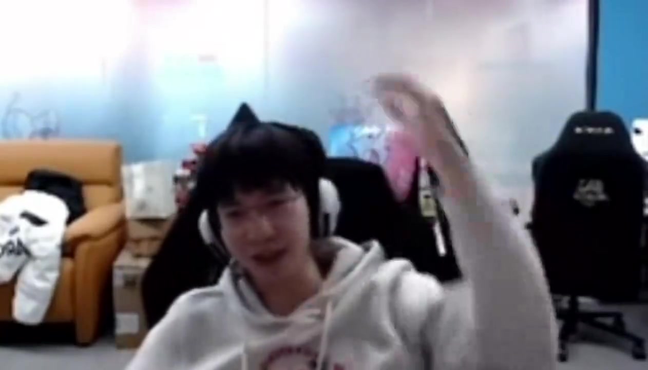 j9九游会官方登录ELK：打BO1得多稳一点，再不稳的话就要去涅槃组了